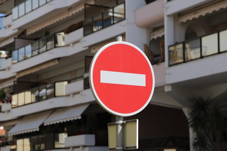 Verboden in te rijden verkeersbord.